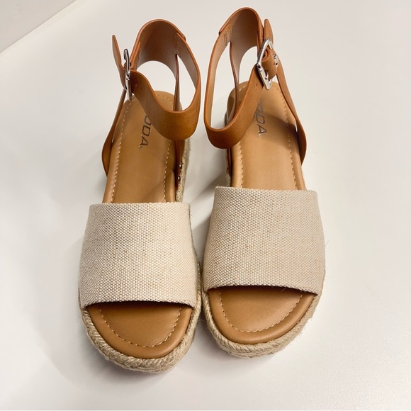 Imperfect Soda Stylish Espadrille Sandals open toe buckle ankle sz 7 tan brown - Picture 3 of 12